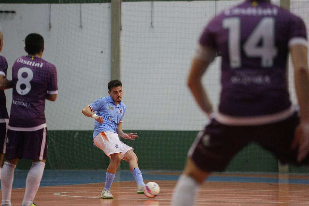 UFSM começa a disputa das semifinais da Série Ouro de Futsal