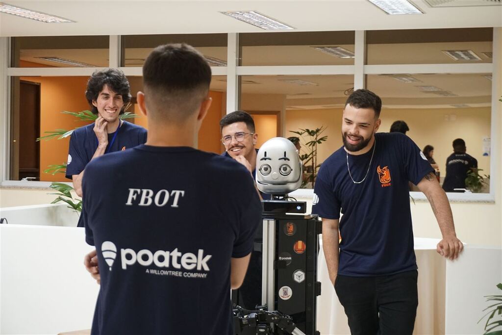 Equipe com estudantes da UFSM conquista o primeiro lugar em campeonato nacional de robótica