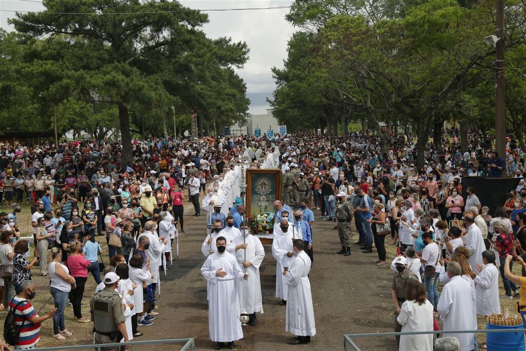 A um dia da Romaria, devotos de todo o país começam a chegar em Santa Maria