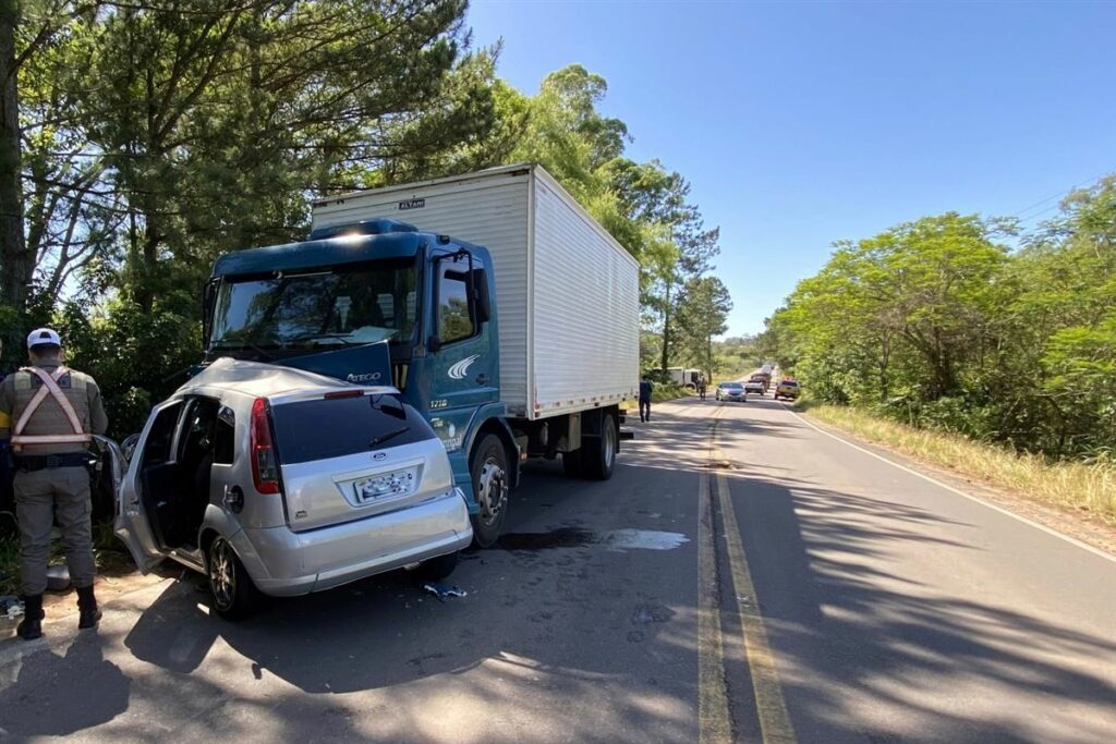 Ex-secretária de Saúde de Nova Palma morre em acidente entre carro e caminhão na ERS-348, na Quarta Colônia