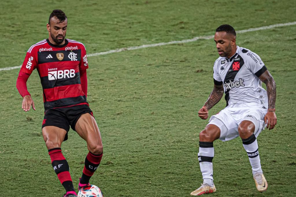 Em momentos opostos, Vasco e Fla disputam clássico pelo Brasileiro