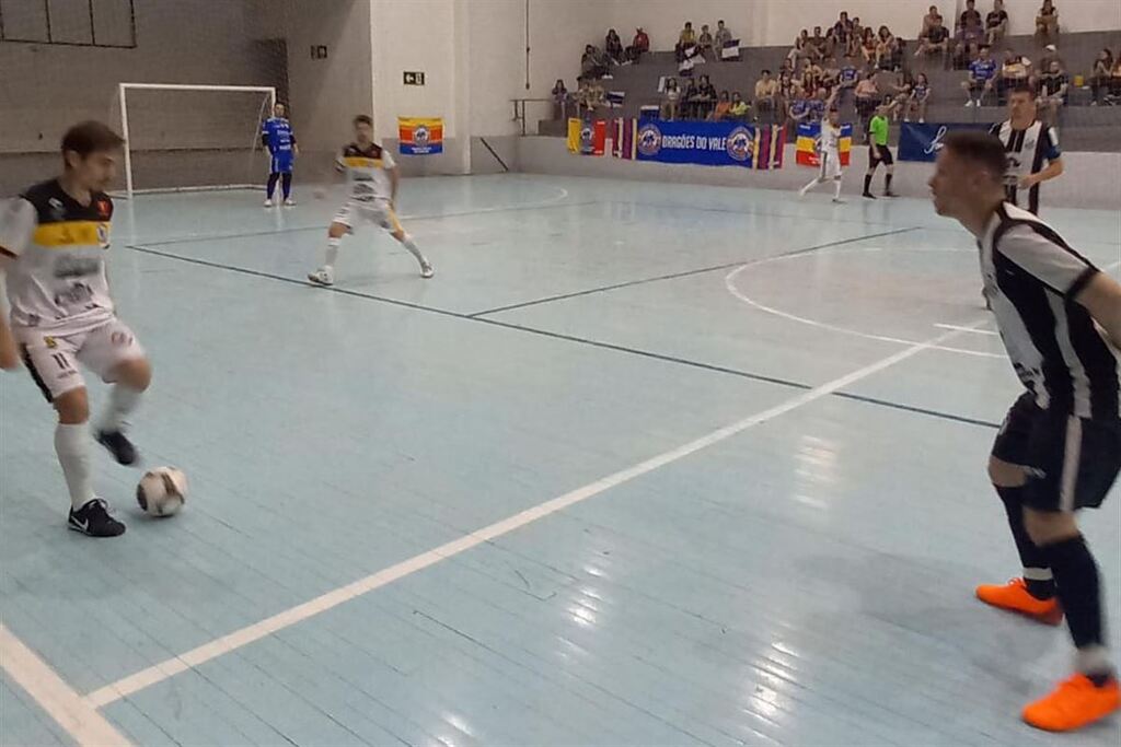 Times de Faxinal e Agudo avançam na Copa Diário de Futsal