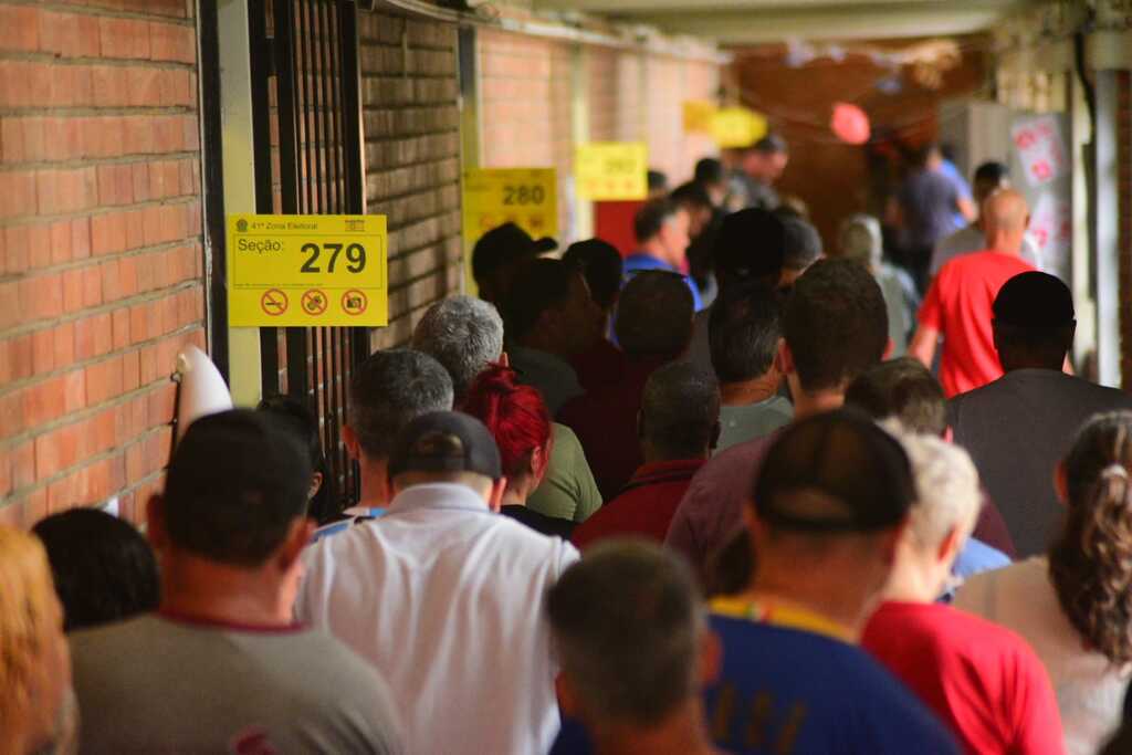 Segundo turno: eleitores vão às urnas cedo neste domingo em Santa Maria