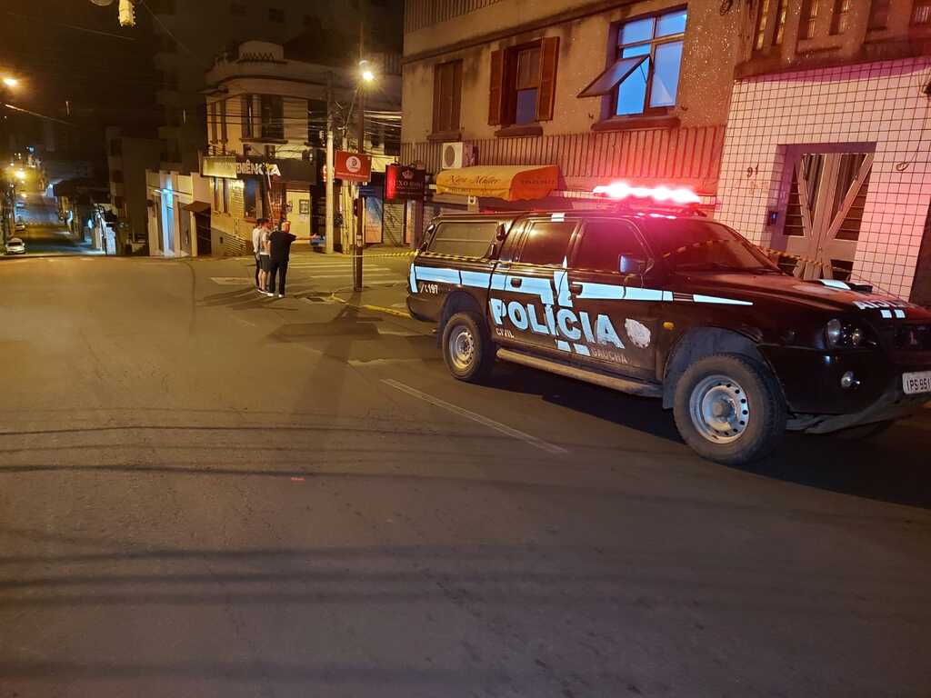 Policial é morto em tentativa de assalto no centro de Santa Maria