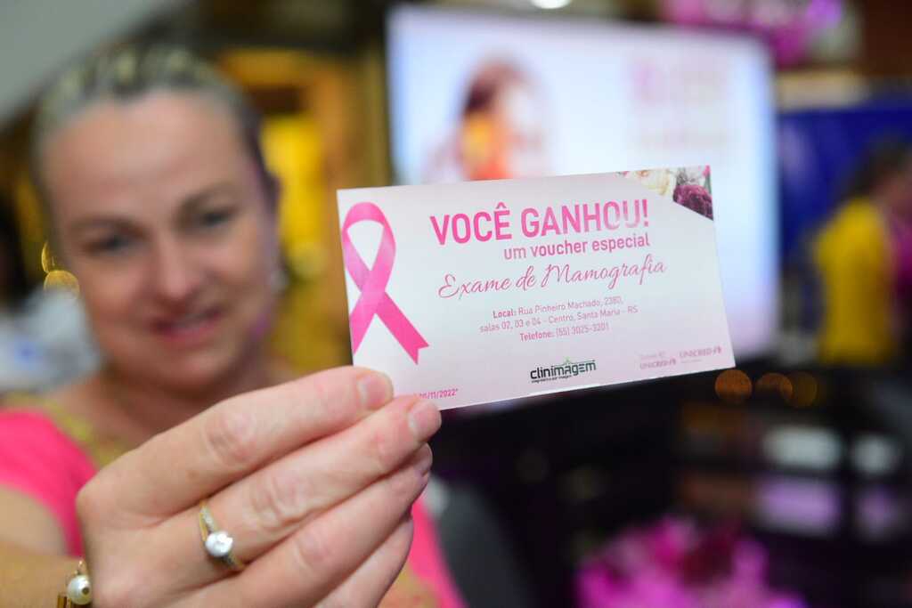 Brindes, música e muita informação: veja como foi o primeiro dia do Especial Outubro Rosa em Santa Maria