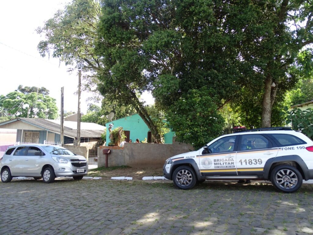 Homem é encontrado morto em residência em Santiago