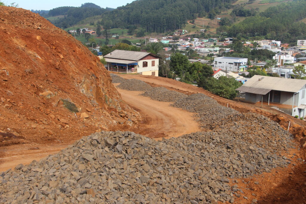 Pavimentação asfáltica é iniciada em Jardinópolis