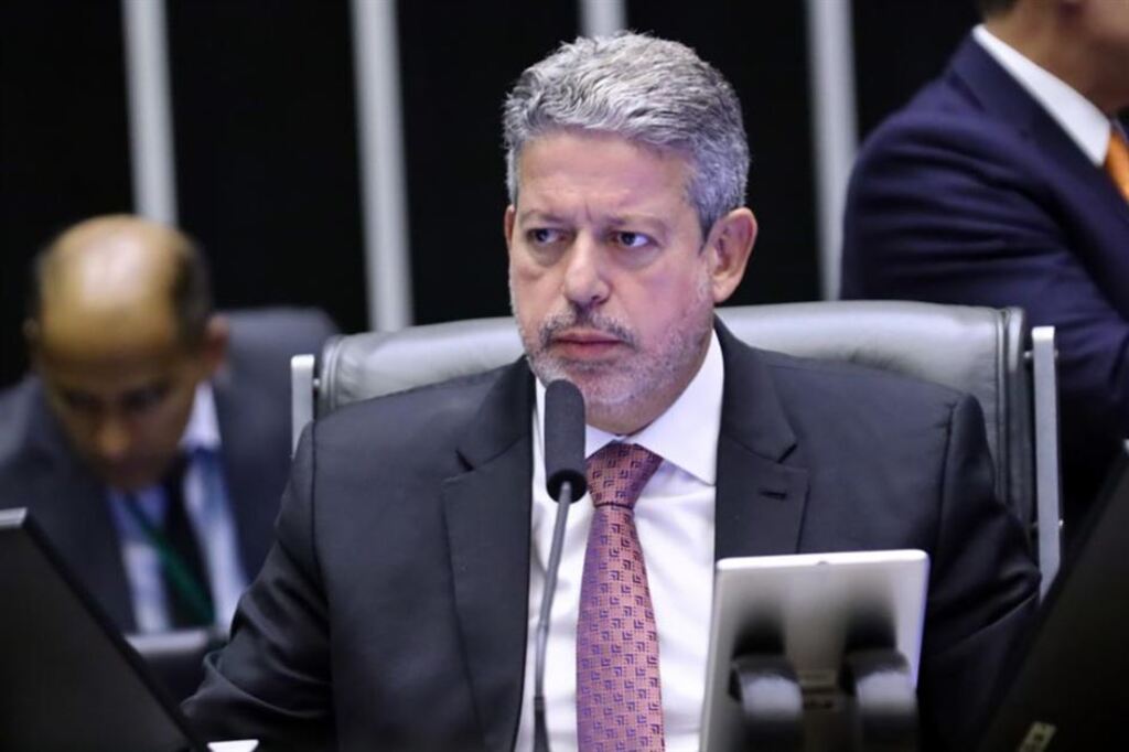 Após encontro com presidente Lula, Arthur Lira diz que governo sinalizou mudanças na articulação política