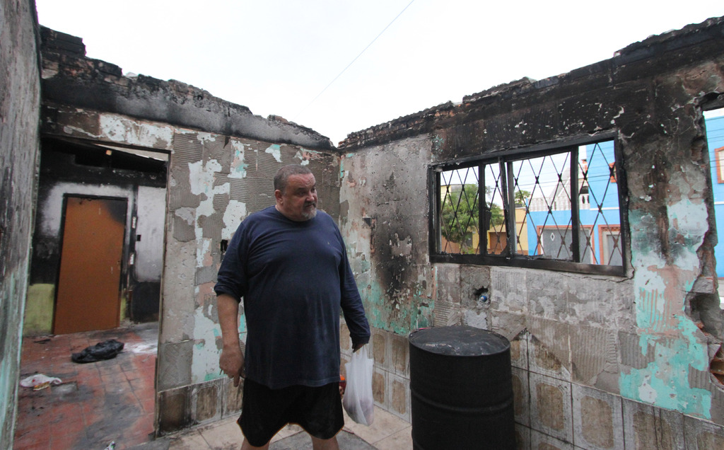 Família tenta recomeçar após incêndio consumir residência