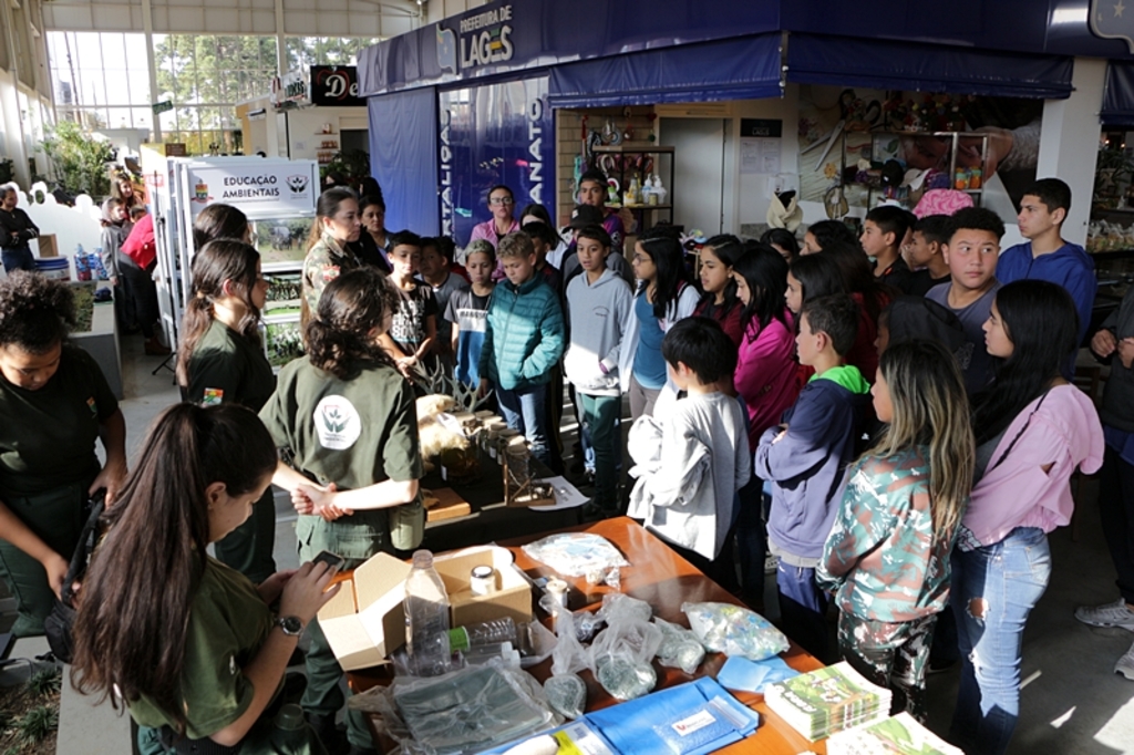 Polícia Militar Ambiental realiza evento de conscientização no Mercado Público de Lages