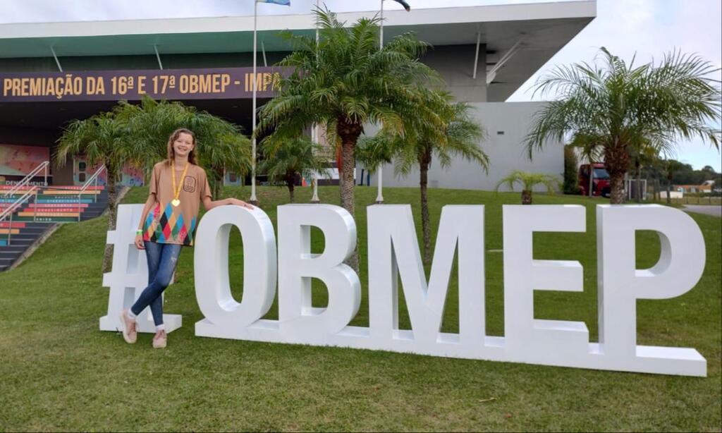 Alunos da Rede Municipal de Joinville recebem medalha de ouro em competição nacional de matemática