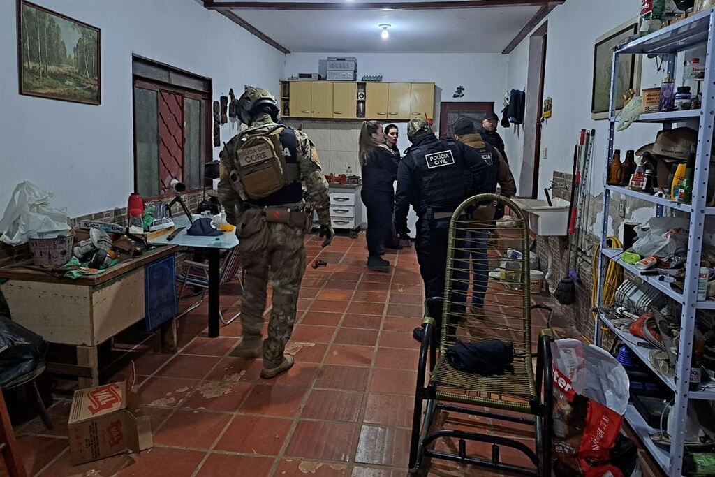 Foto:Polícia Civil (Divulgação) - Policiais civis cumpriram mais de 400 mandados de busca e apreensão em 23 estados contra organização criminosa