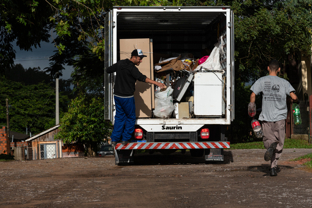 Entre 75 a 80 toneladas de recicláveis foram comercializadas no primeiro mês da coleta seletiva em Santa Maria