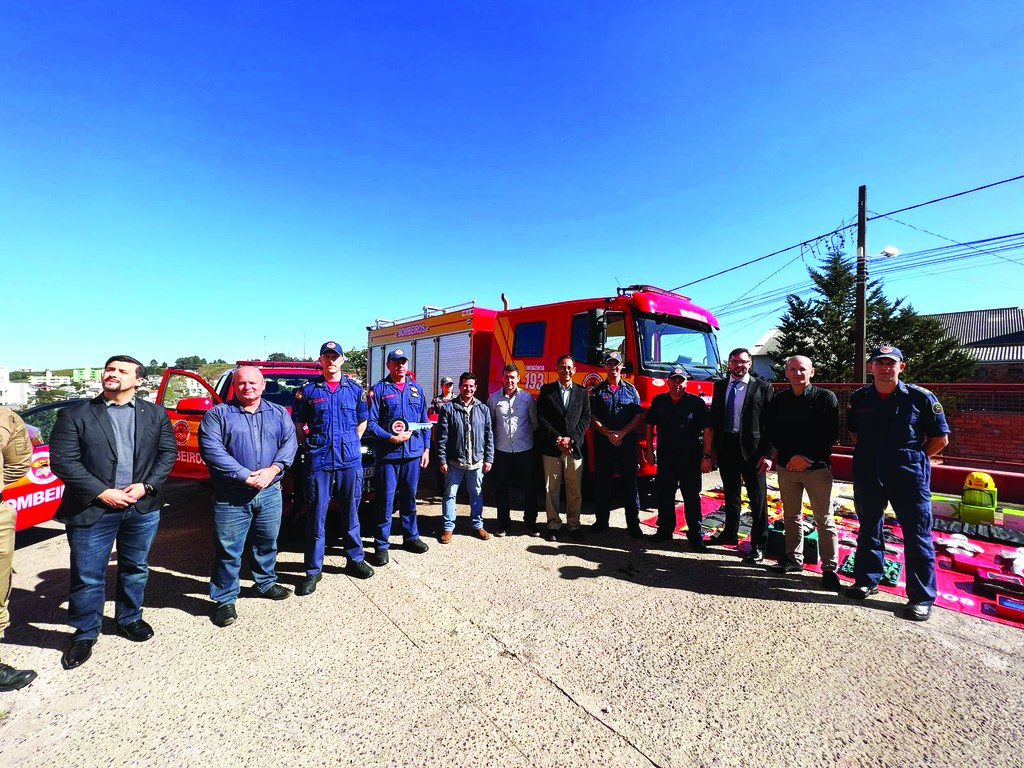 Corpo de Bombeiros Militar de Campos Novos recebe 3 novas viaturas