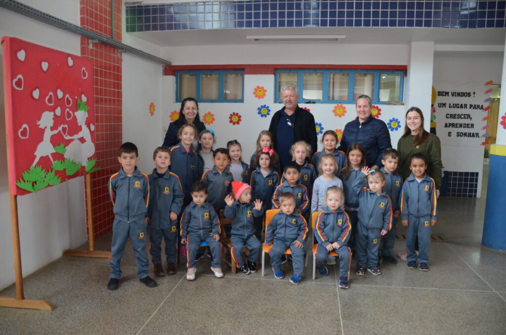 Entrega de uniformes escolares