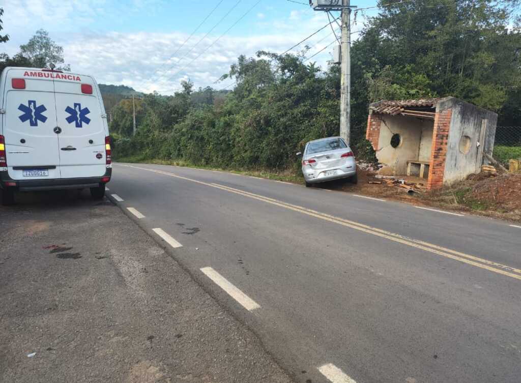 Acidente envolvendo ambulância é registrado em rodovia da região