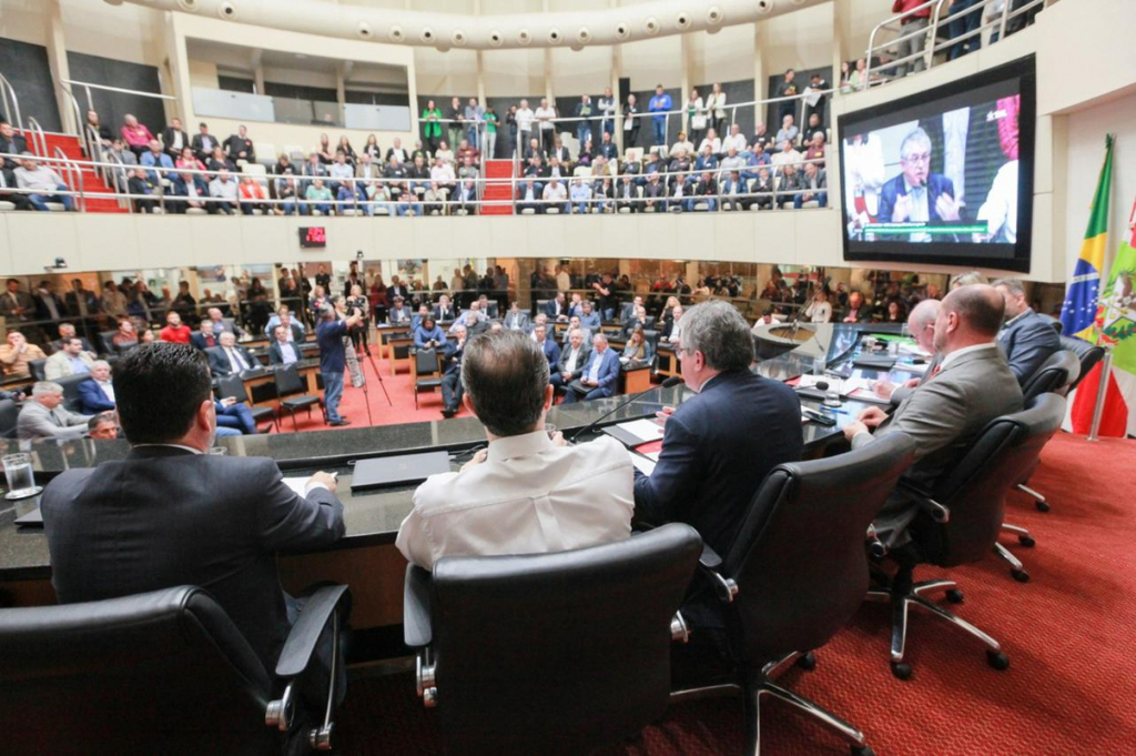 OBRAS PARALISADAS: DEPUTADOS E PREFEITOS COBRAM CRONOGRAMA DO ESTADO