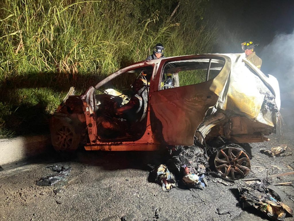Casal e criança morrem após carro pegar fogo em Apiúna