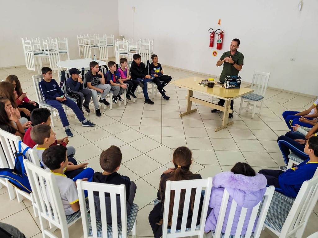 Palestra sobre animais peçonhentos aos alunos da AABB Comunidade