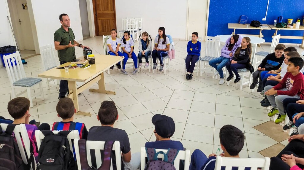 Palestra sobre animais peçonhentos aos alunos da AABB Comunidade