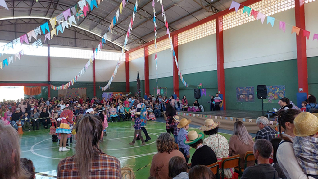 Escolas têm programação típica caipira