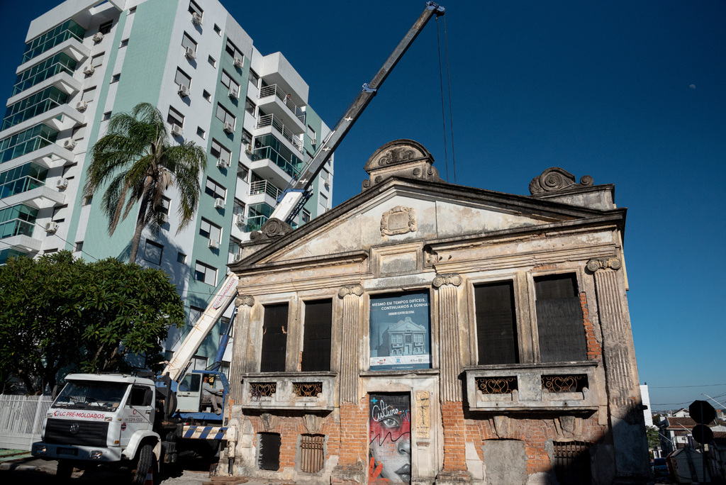 Recomeçam as obras de restauração do casarão da TV OVO, na Rua Floriano Peixoto