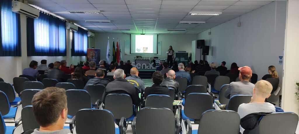  - Oficina Técnica reuniu, no auditório do Senac de Porto União, o grupo de produtores criado por meio do Sindicato Rural de Irineópolis, no Norte catarinense.