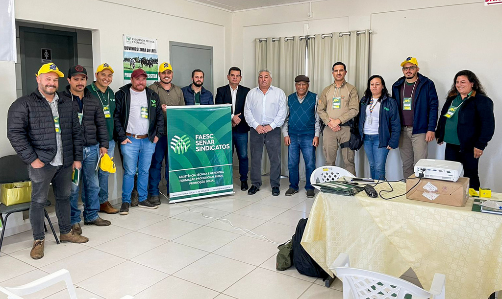 Foto Divulgação) - Organizadores, palestrantes, parceiros e equipe técnica da ATeG comemoram o sucesso do Seminário.