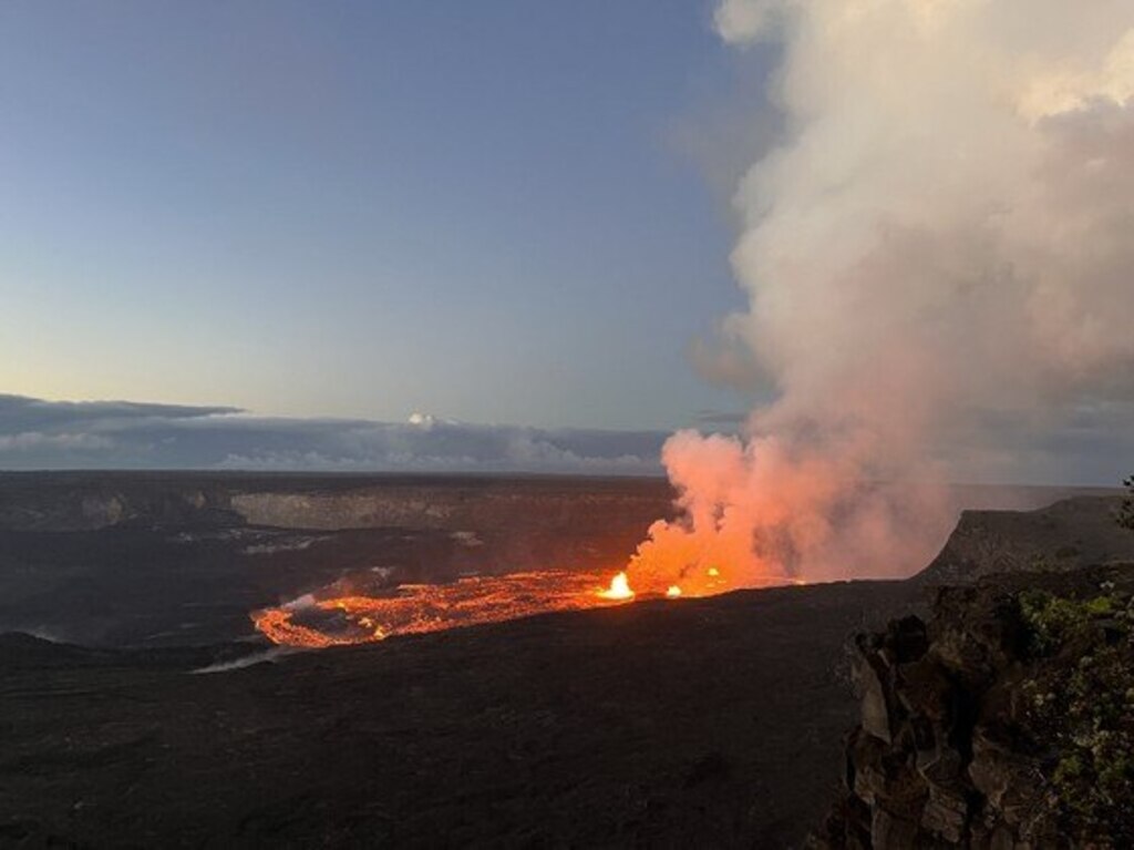 Mais de 12.800 pessoas são levadas para abrigos após vulcão ameaçar entrar em erupção nas Filipinas