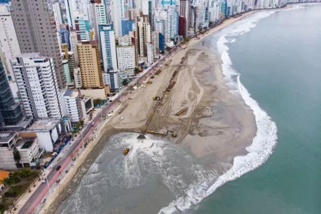 ‘Já havia a previsão’: obra da praia Central de Balneário Camboriú deve durar três meses