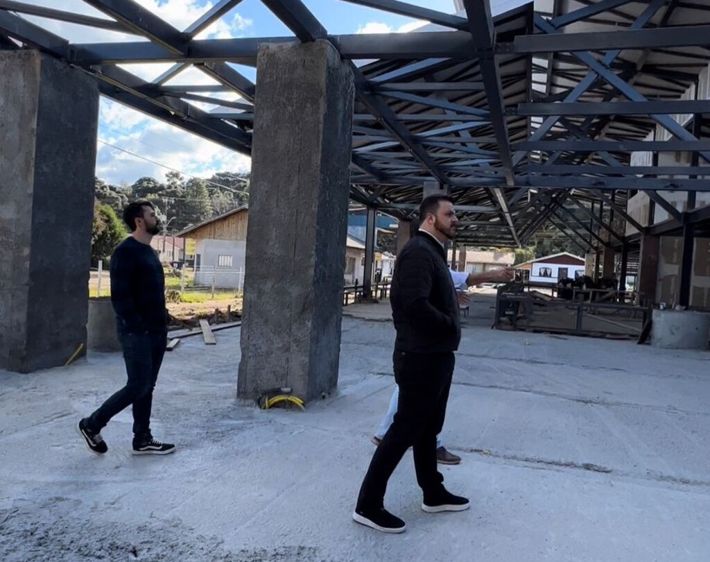 Deputado Lucas Neves vistoria obra turística