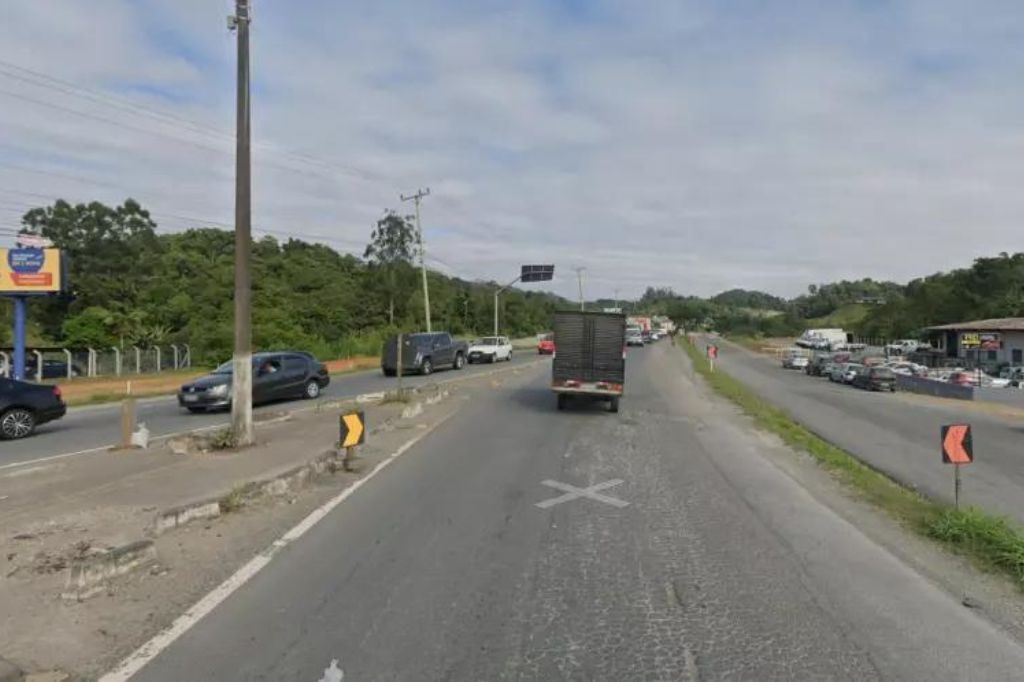  - Trecho da BR-470 será bloqueado para detonação de rochas nesta terça-feira; veja onde – Foto: Google Street View/Reprodução