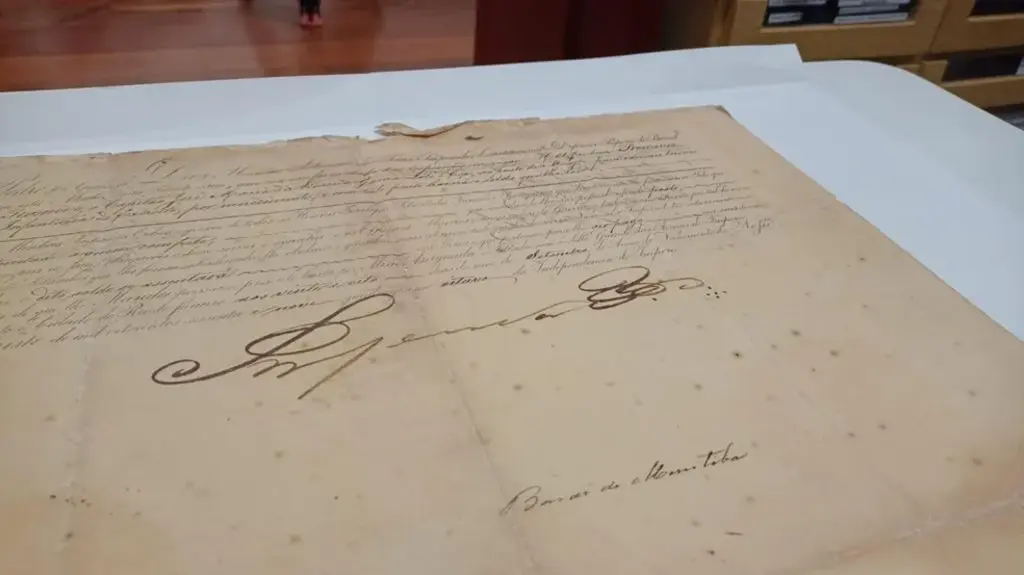 Historiadores estão em busca do caminho percorrido por uma carta assinada por Dom Pedro II, até que ela chegasse ao museu de Santa Catarina