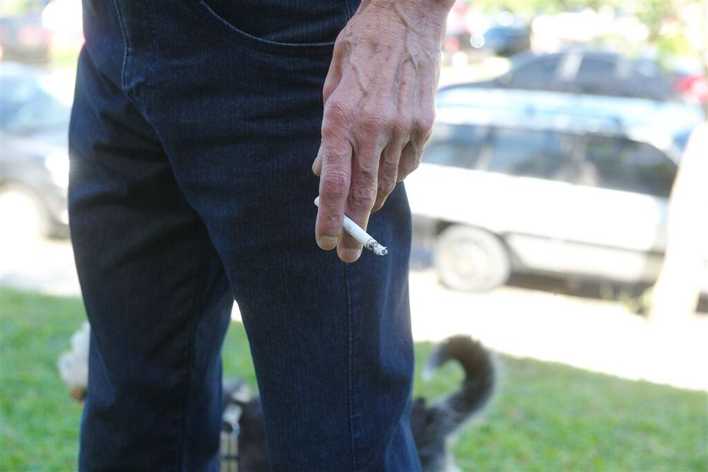 título imagem SUS oferece tratamento do tabagismo e dependência da nicotina