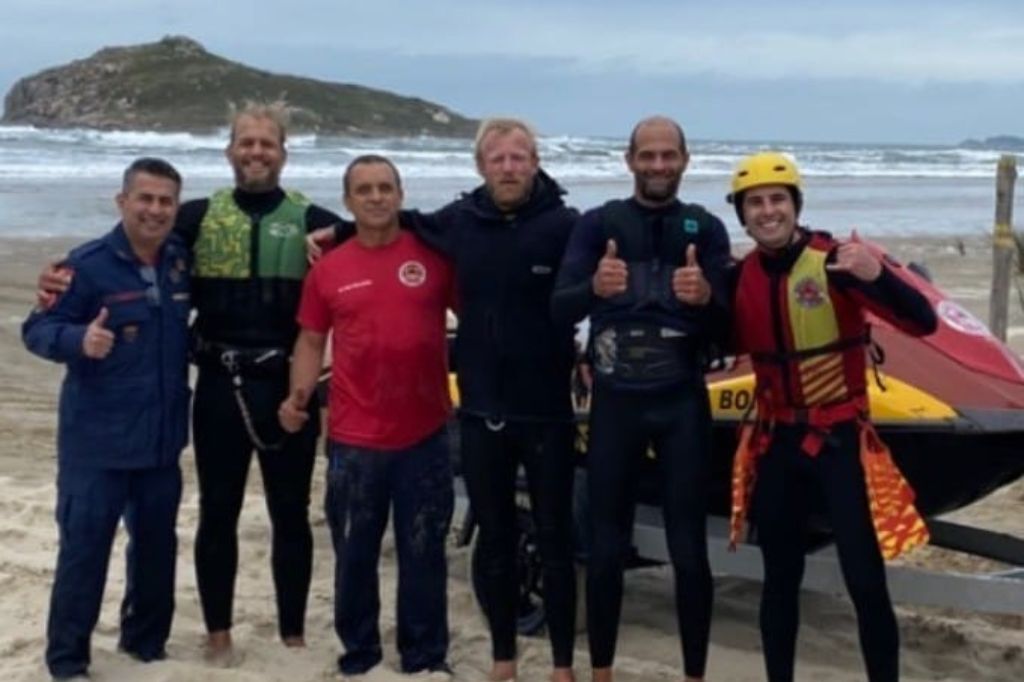 Homem é resgatado após perder sua pipa de kitesurf no Canto da Vila