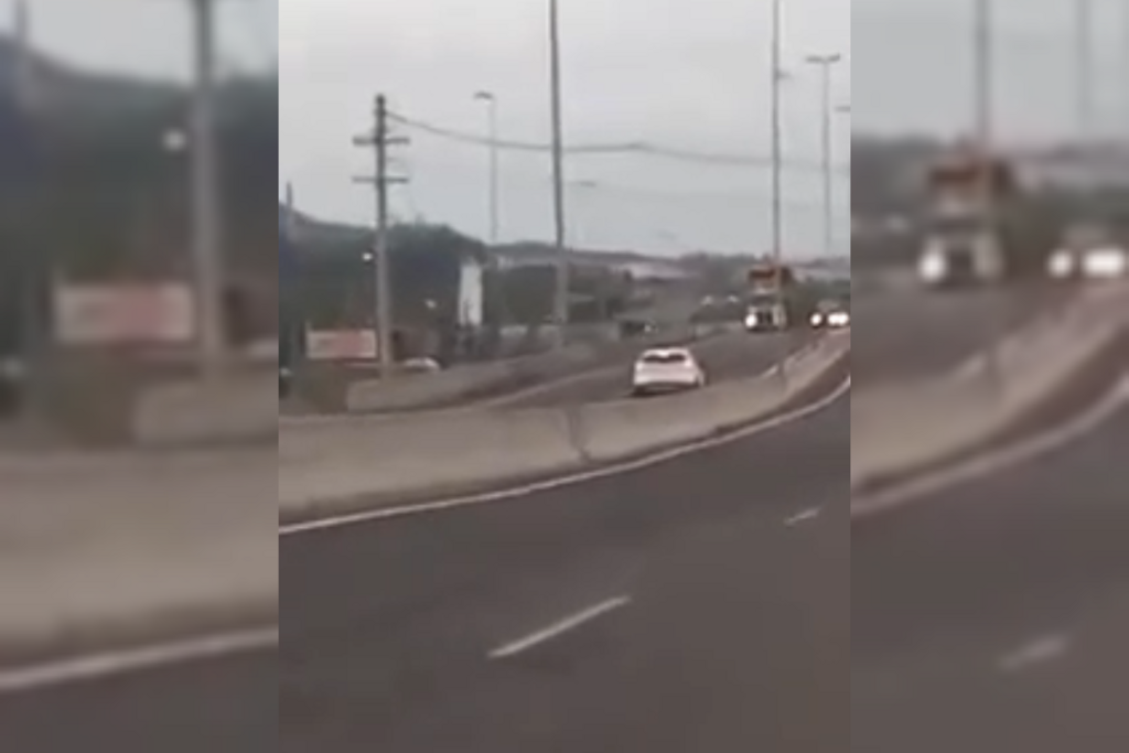 título imagem VÍDEO: carro é flagrado trafegando na contramão na BR-287