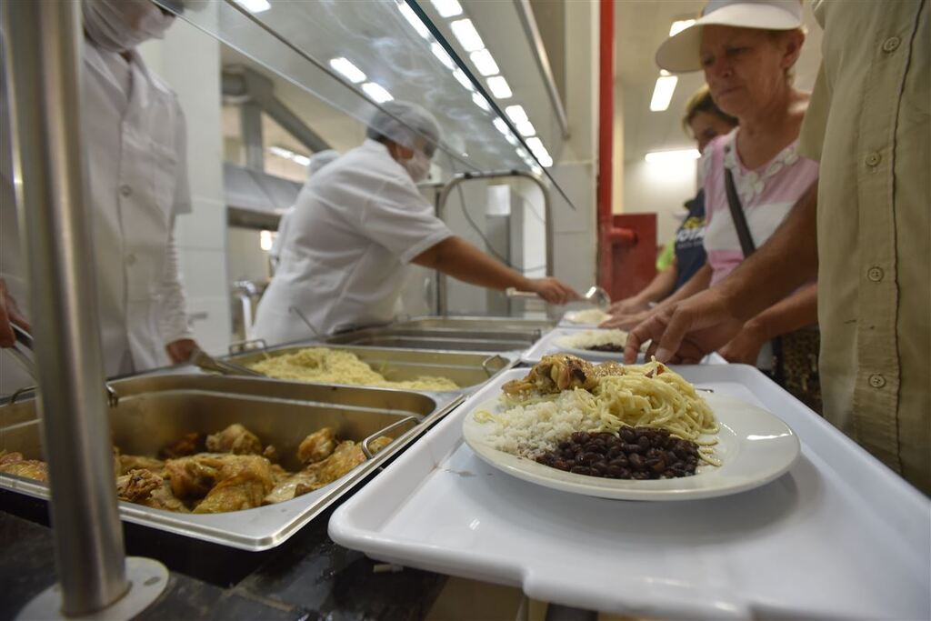 Restaurante Popular voltará a oferecer espaço interno para refeições, afirma prefeitura