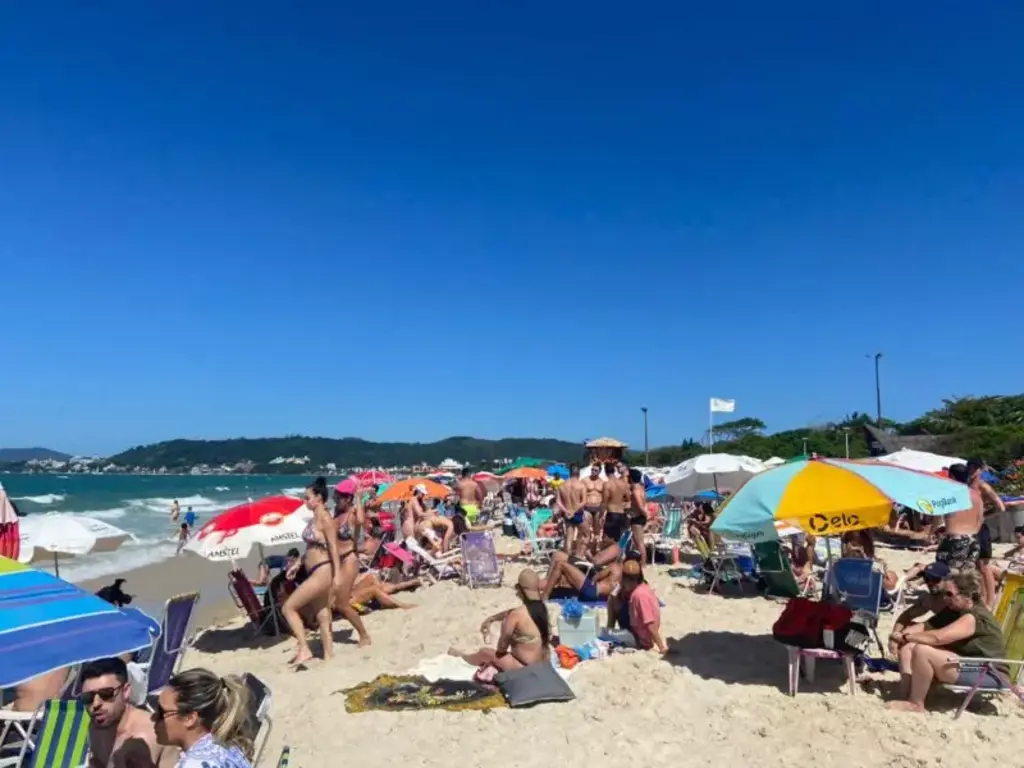 TCESC prossegue com suspensão do alargamento de praia de Florianópolis