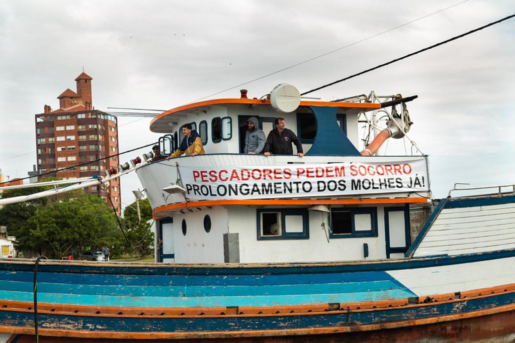 Pescadores de Passo de Torres realizaram manifestação pelo aumento dos Molhes do município