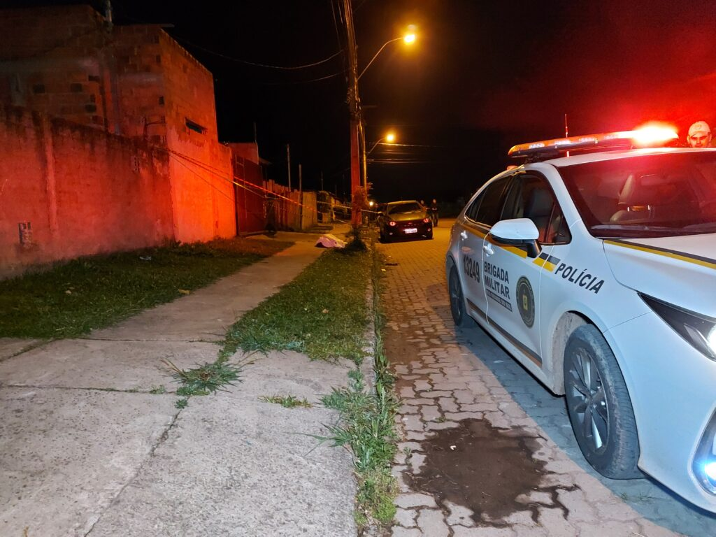 Adolescente envolvido em duplo assassinato havia sido flagrado armado dois dias antes de crime