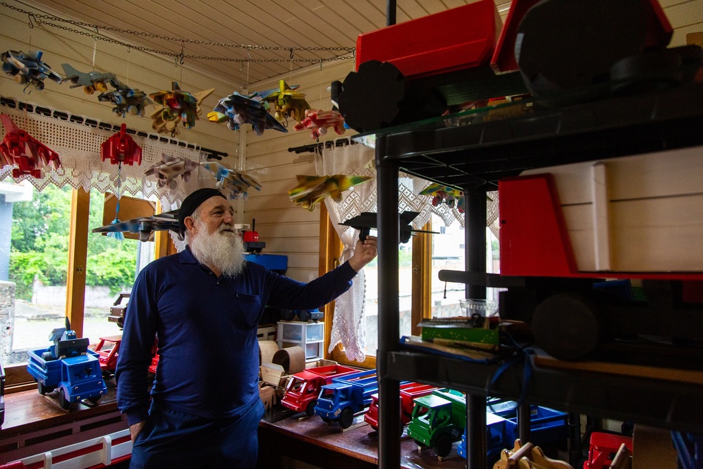 Caminhões E Carretas De Brinquedo Feitos Em Madeira - Divulga no