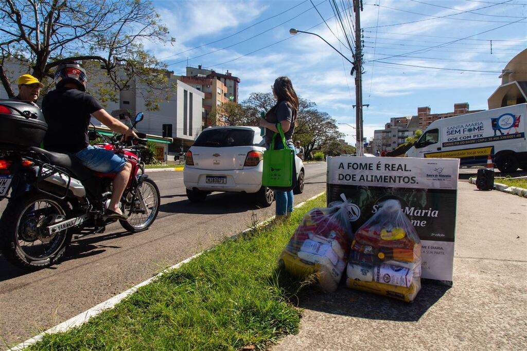 Sábado de sol e solidariedade na segunda blitz da campanha Santa Maria sem Fome