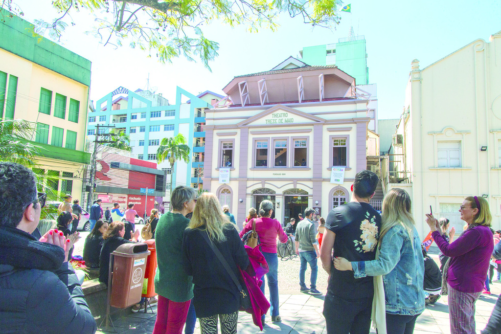 Espetáculos, recitais e atrações gratuitas no Theatro Treze de Maio em outubro