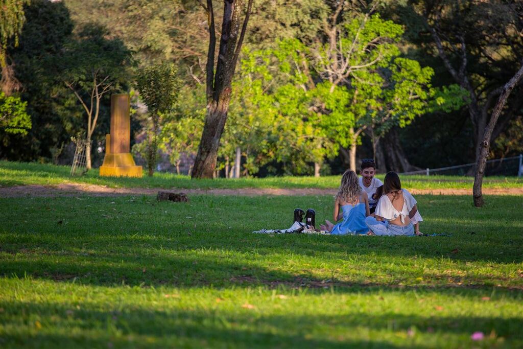 Sol predomina na Região Central, e temperaturas entram em elevação