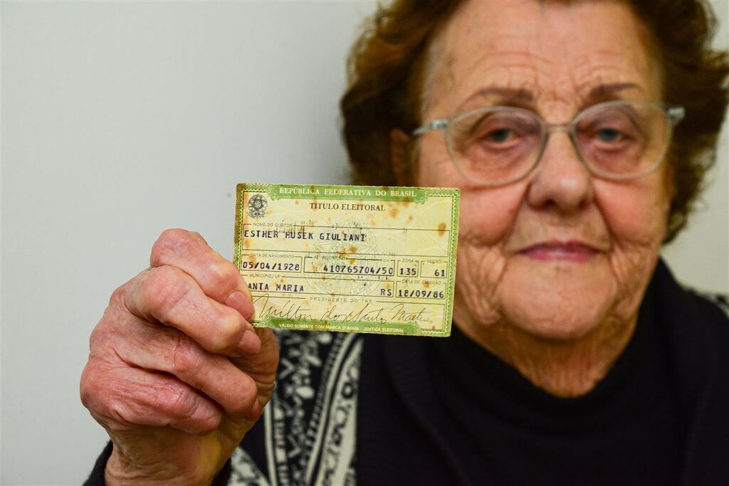 Esther, aos 94 anos, uma convicta do voto