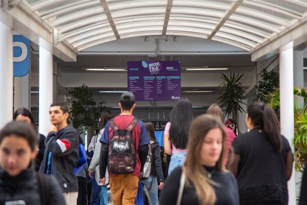 Mais de 2 mil alunos estiveram na Mostra de Profissões da UFN