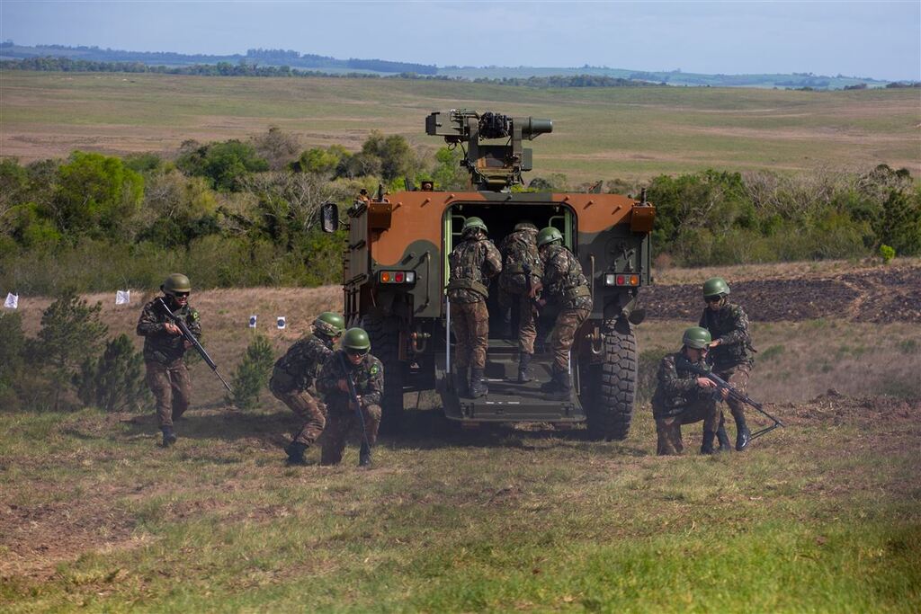 Simulações aproximam magistrados de militares