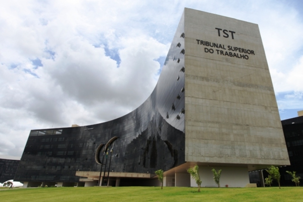 Reunião com ministra do Tribunal Superior do Trabalho pode trazer resolução para greve dos servidores da EBSERH