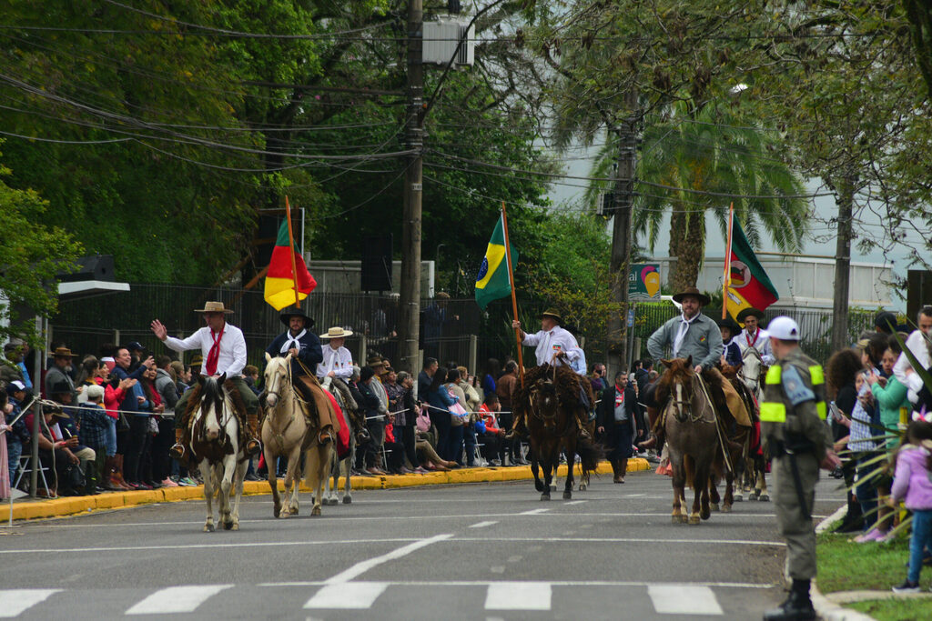 Retomada do Desfile Tradicionalista reuniu 52 mil pessoas na Avenida Medianeira em Santa Maria