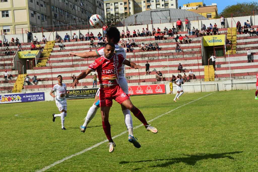 Inter-SM sofre goleada em casa na estreia da Copa FGF